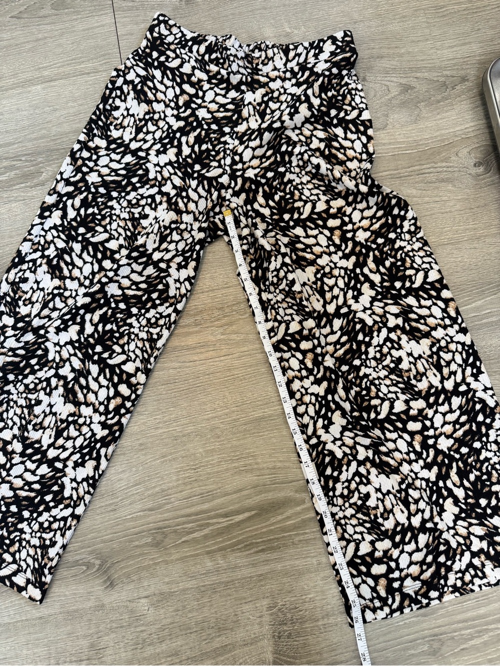 Tahari Animal Print Ribbed Wide-Leg Palazzo Pants - Picture 8 of 8
